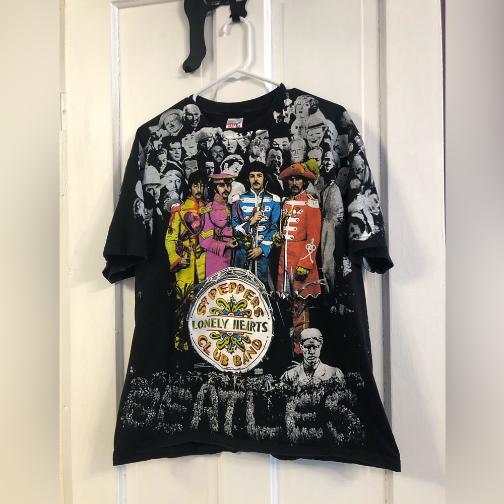 Mid 90s all over print Beatles Sergeant Pepper shirt size XL almost vintage